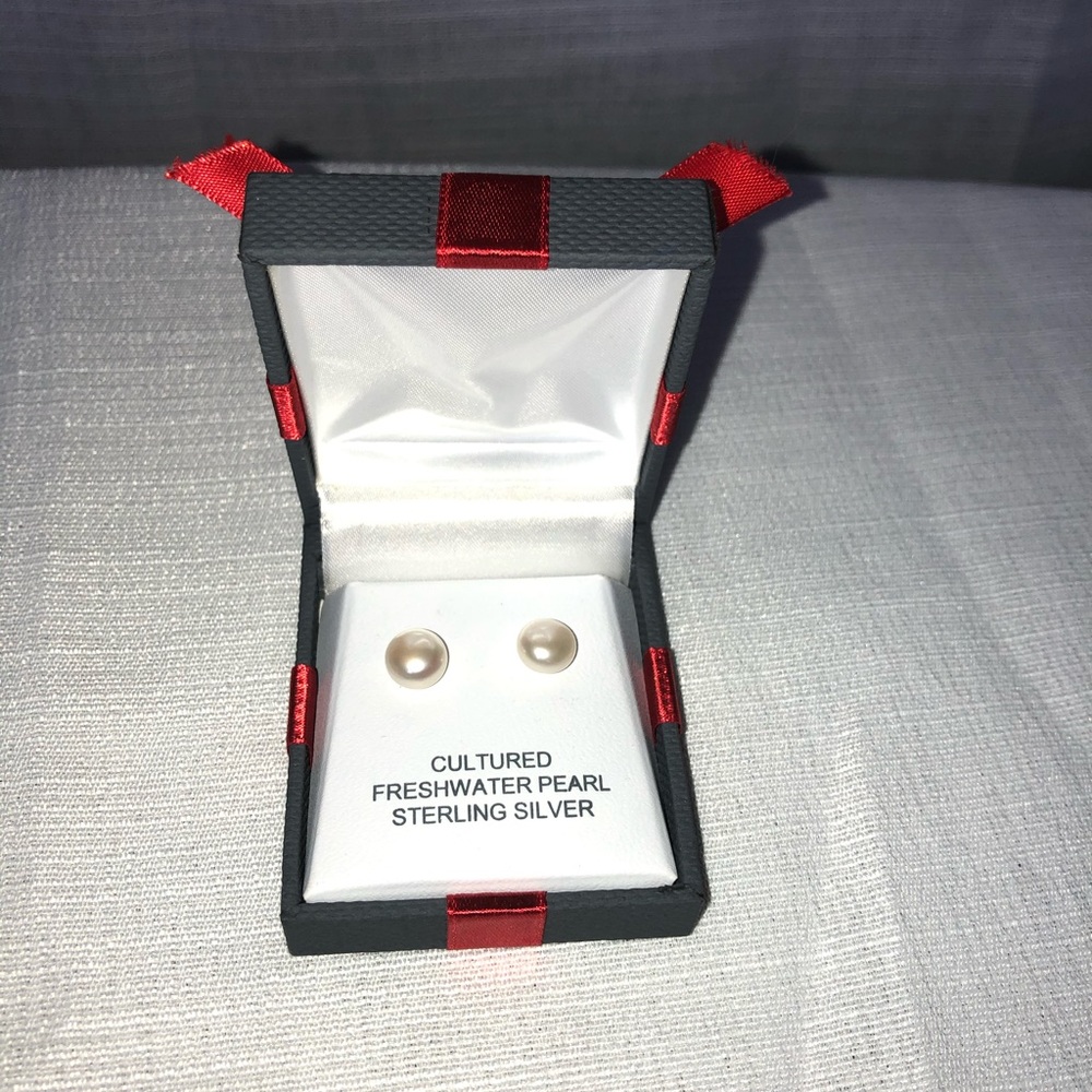 Cultured freshwater pearl earrings